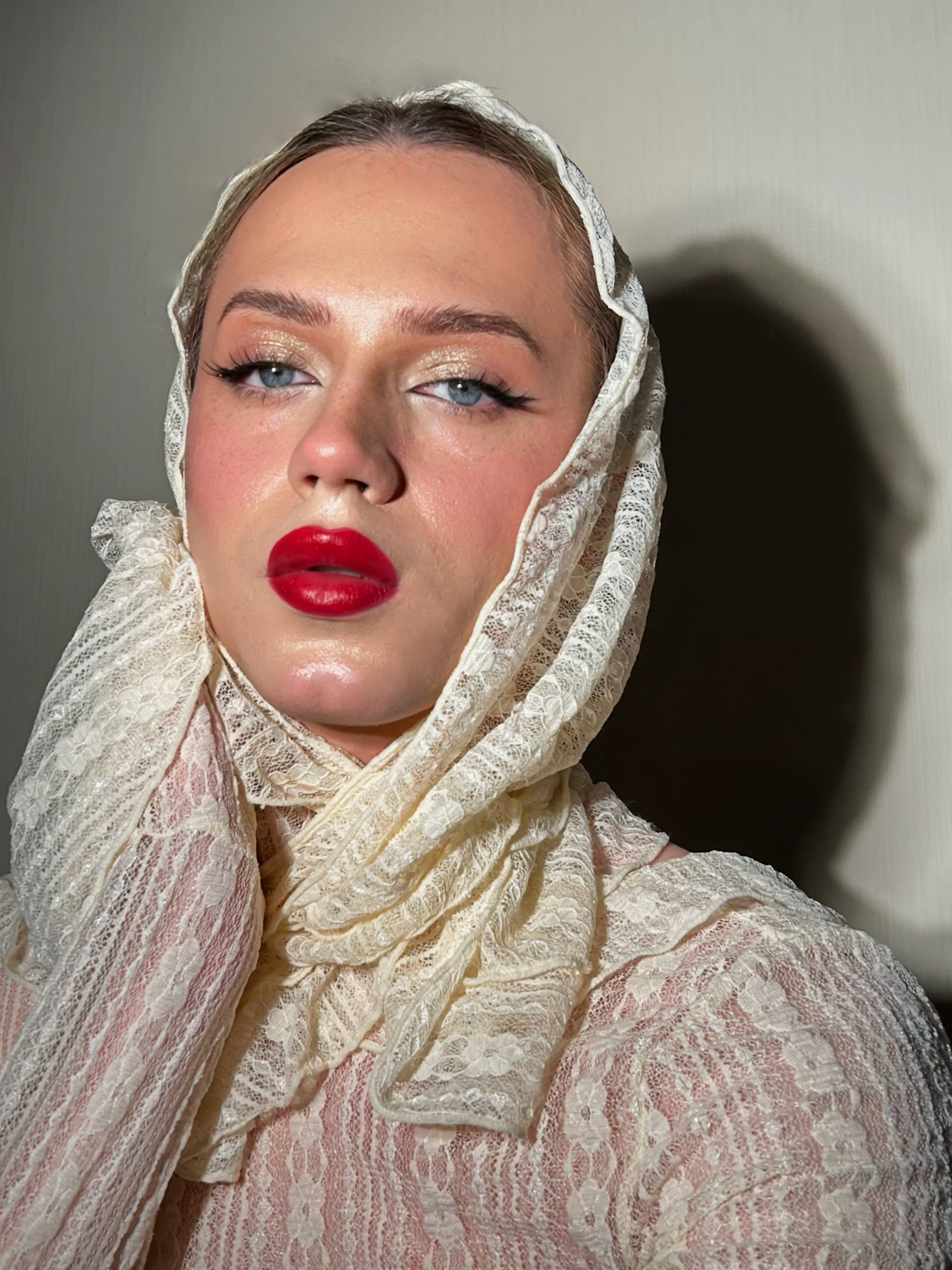 Даниела Константиновна — макияж и брови